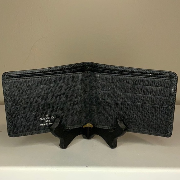 Louis Vuitton Taiga Bifold Wallet in Black Grained Leather (4.5" x 3.5") - Picture 5 of 11